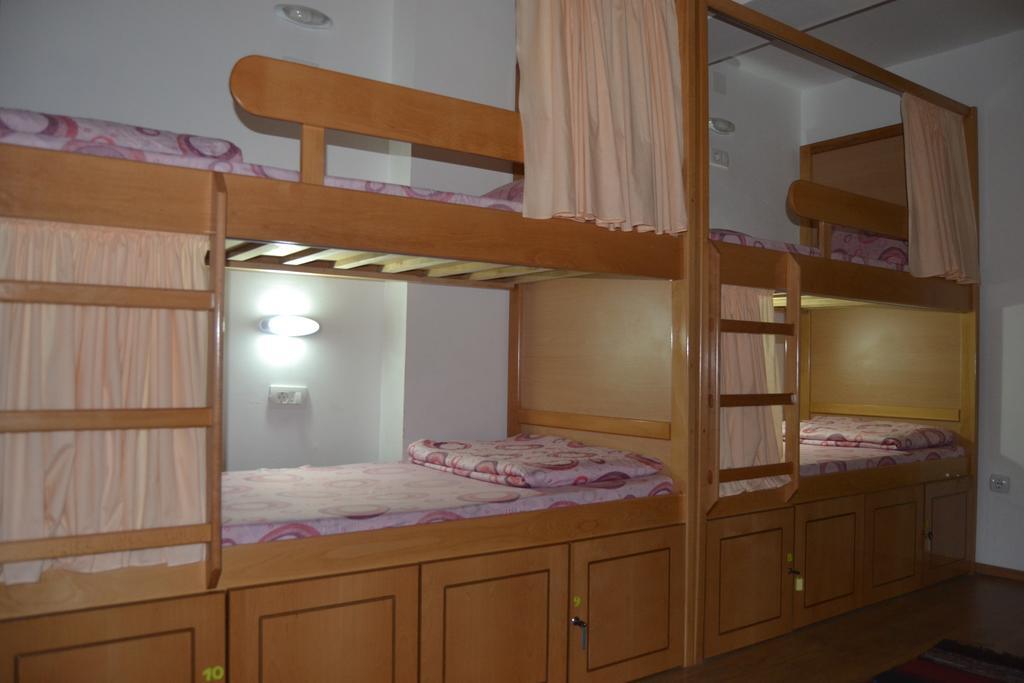 Hostel Valentin 2 Escópia Quarto foto